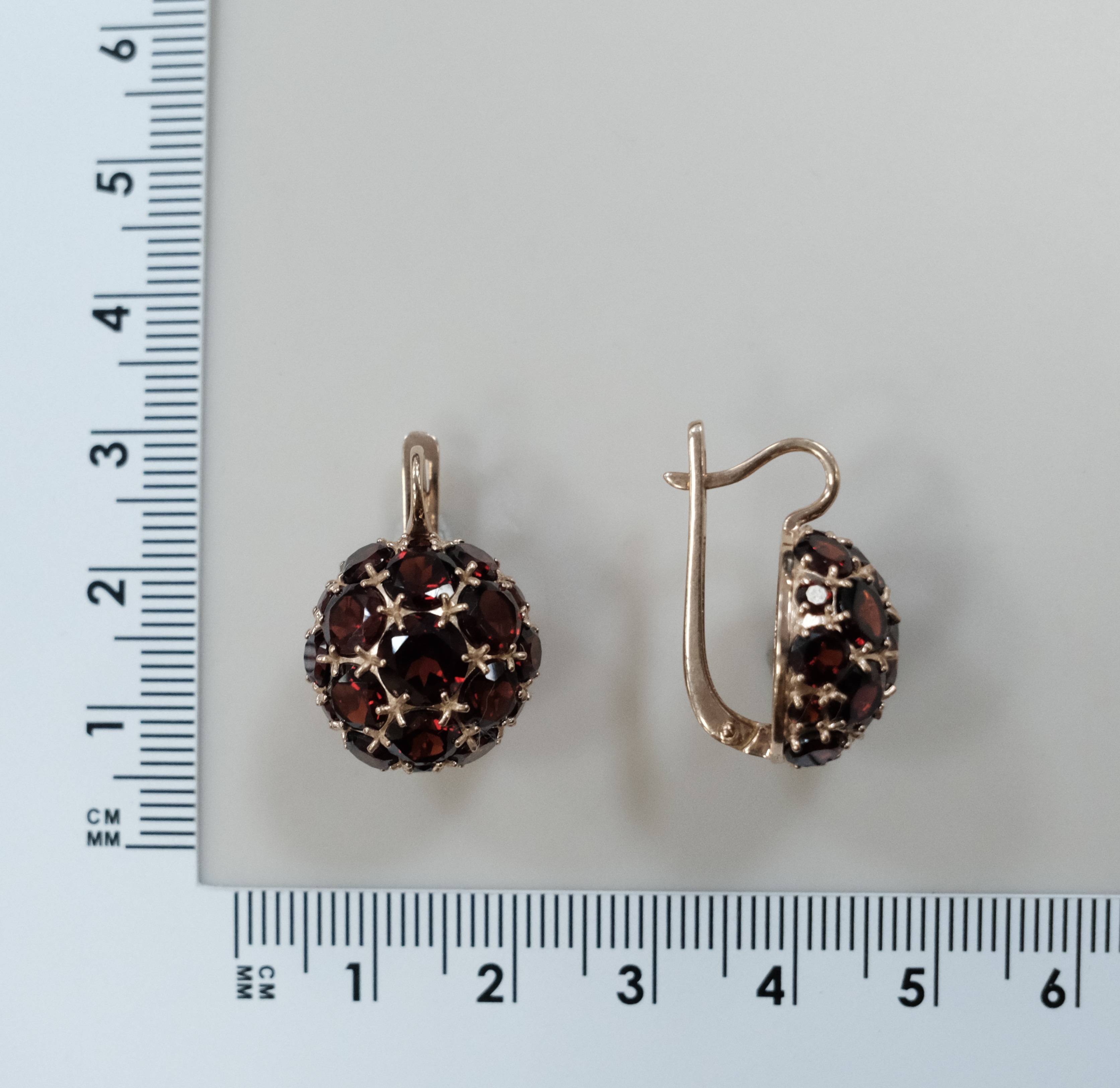 Серебряные серьги с гранатами